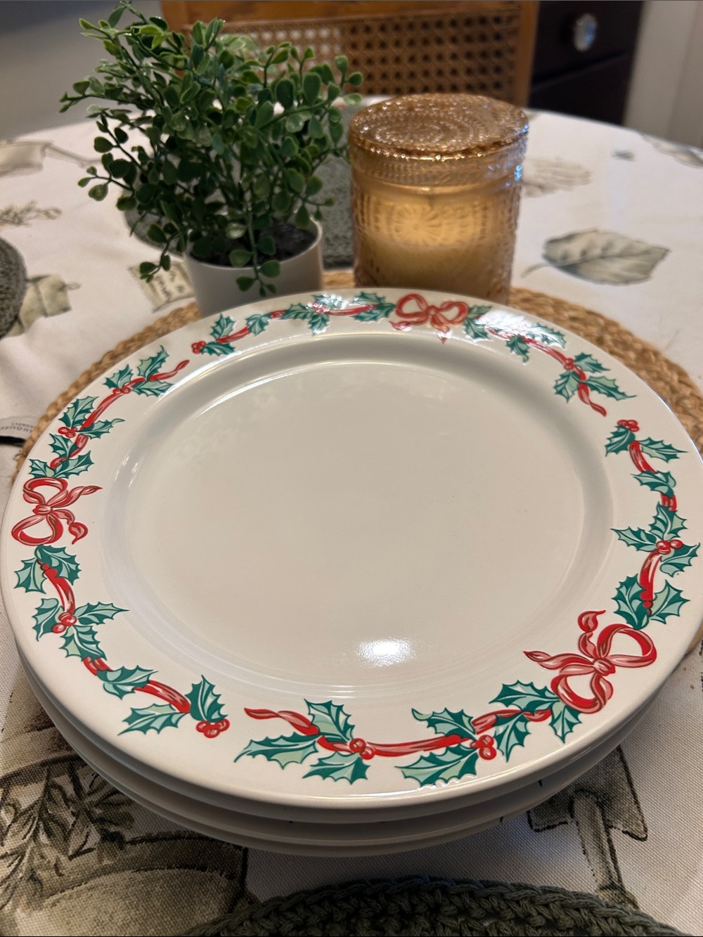 International Tableworks "Christmas Ribbons" set of 4 Dinner plates